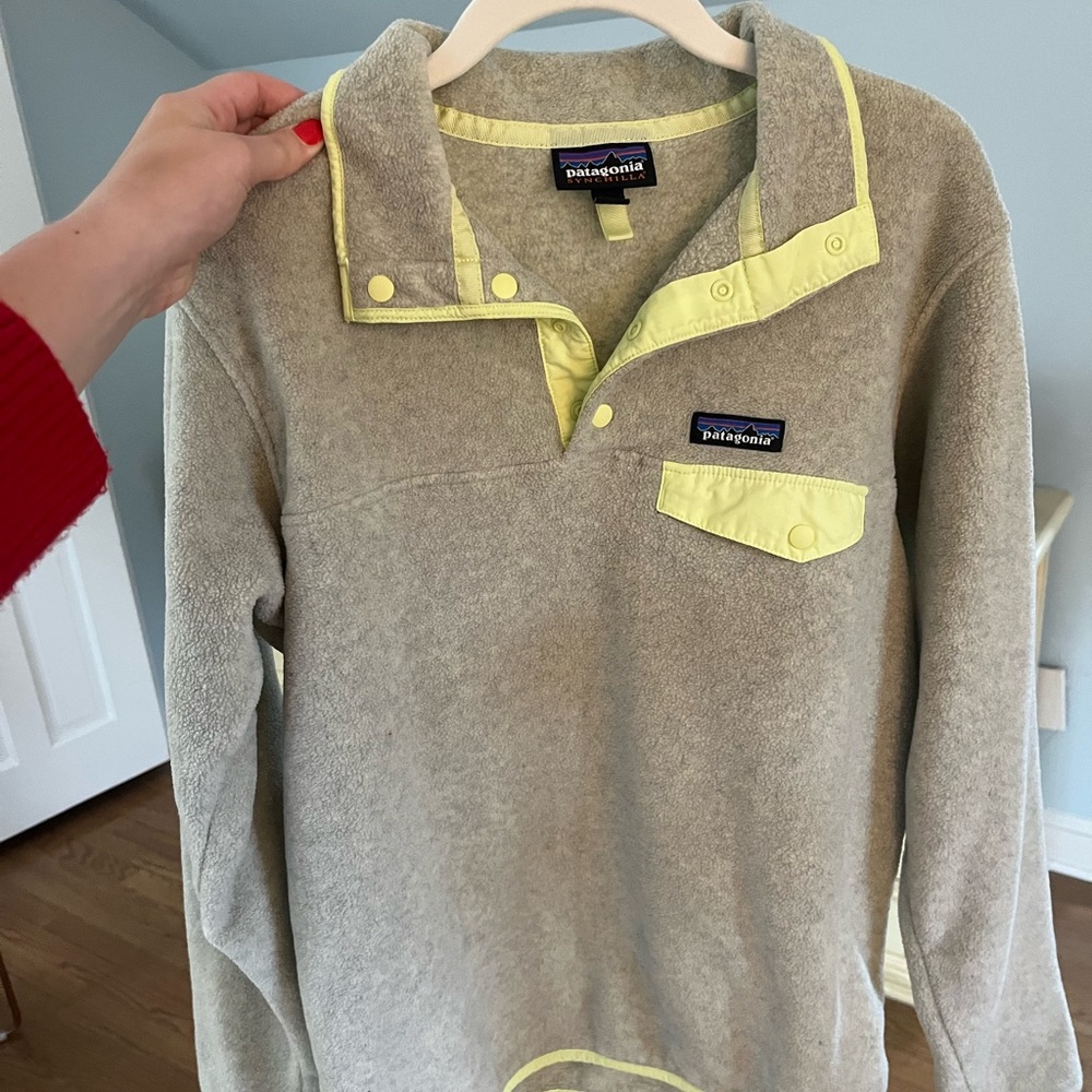 Patagonia women's synchilla snap closure pull over (oatmeal and yellow)